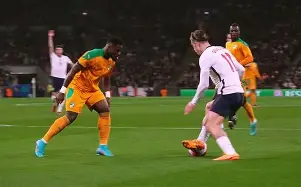 C7娱乐官网网页版-双方球队在每个半场各有一次几分钟暂停的权利